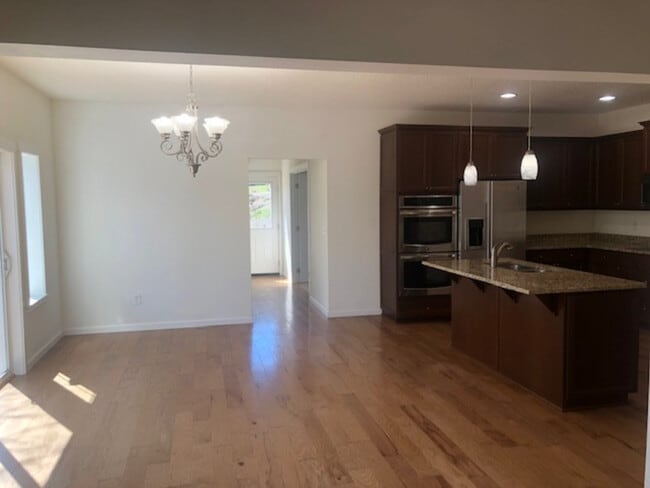 Photo - 6748 Highway 66