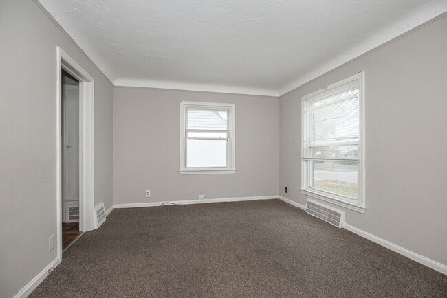 Photo - 2 BED 1 BATH SINGLE FAMILY HOME IN THE LEE-MILES NEIGHBORHOOD!