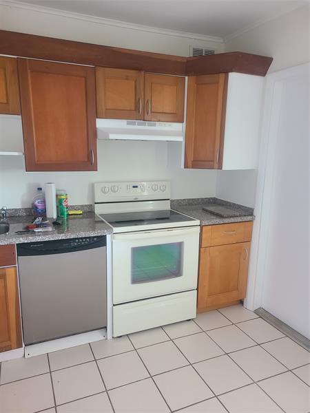Building Photo - 2751 N Palm Aire Dr Unit 505 Rental