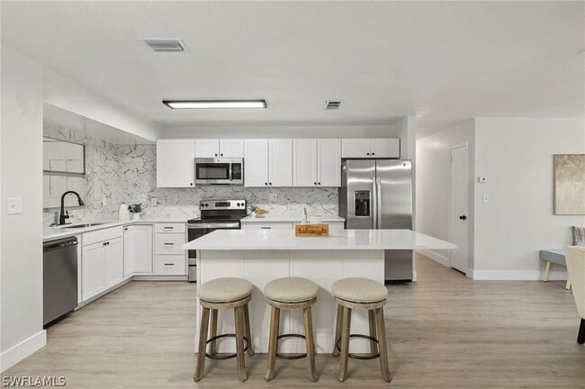 1334 Ellendale Cir