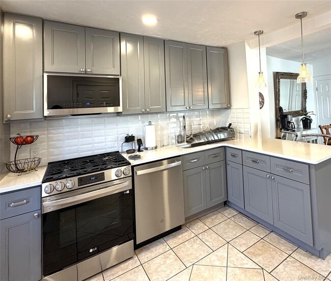 411 Elm St