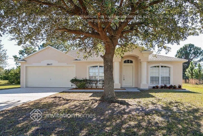 Building Photo - 5807 NW Carr Ct