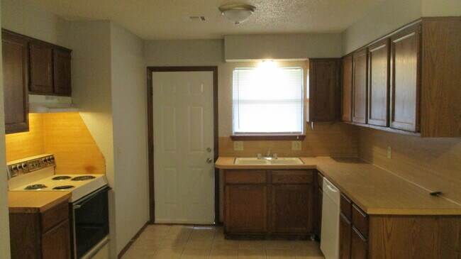 Photo - 800 Swan Lake Rd
