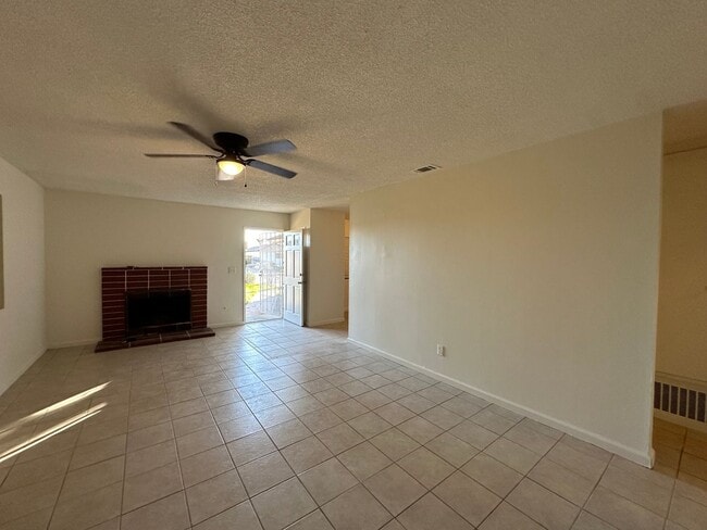 Building Photo - Single story, 4BD/2BA - Moreno Valley