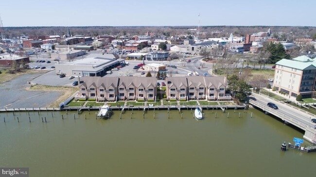 Building Photo - 208 Market Square