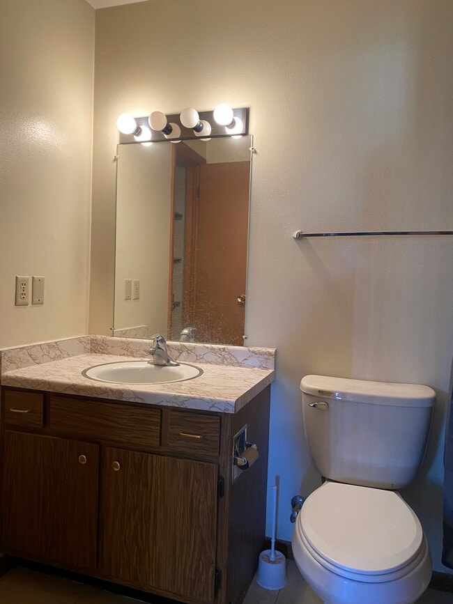 Baño - Knaup Apartments (Senior 55+)