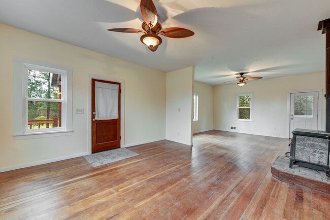 Photo - 11825 Woods Lake Rd