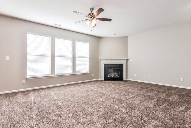 Photo - 698 Shefford Town Dr