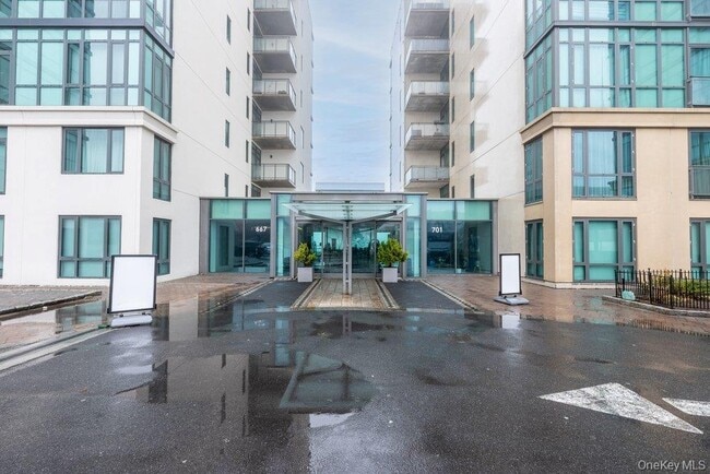 Building Photo - 701 Ridge Hill Boulevard Unit 8E