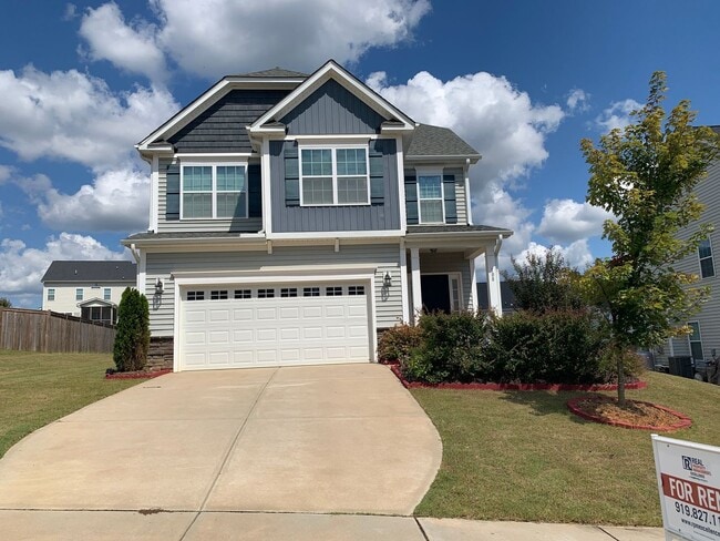 Building Photo - AMAZING LOCATION, Fantastic 4 Bed Home, in...