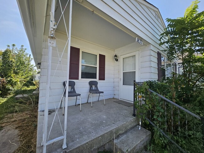 Photo - 1837 E Legrande Ave
