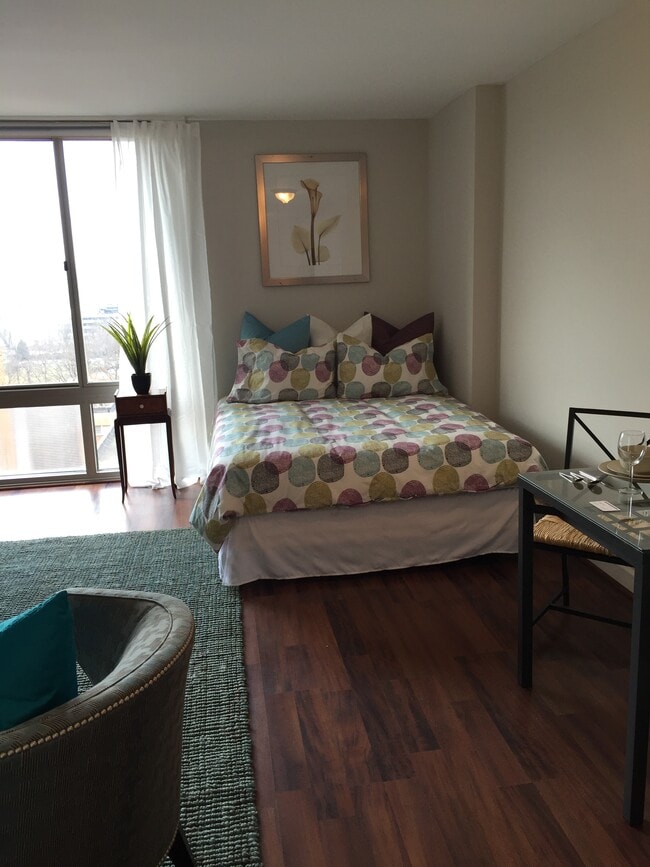 Photo - 950 25th St NW Unidad 913N