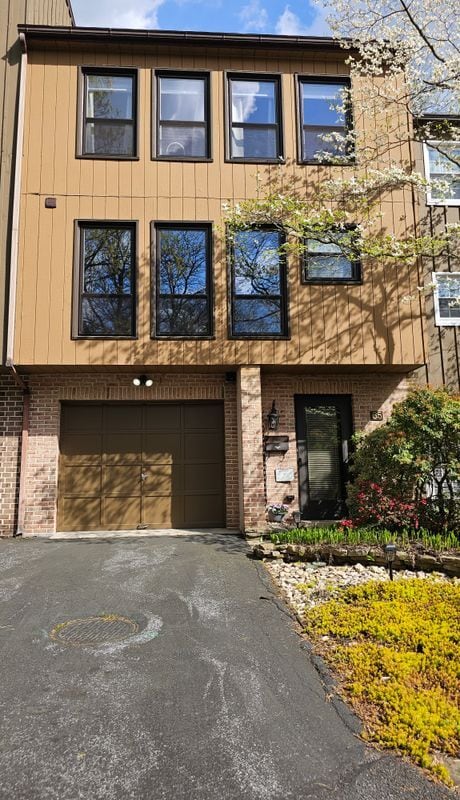 Building Photo - 65 Winged Foot Dr