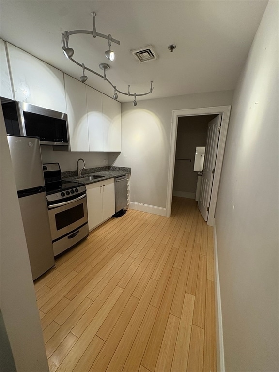 Building Photo - 188 Cabot St Unit 206