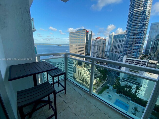 Building Photo - 950 Brickell Bay Dr Unit 2707
