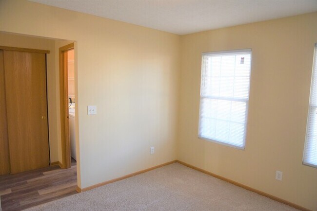Photo - 4 Bedroom Condo in Villages of Polaris Park!