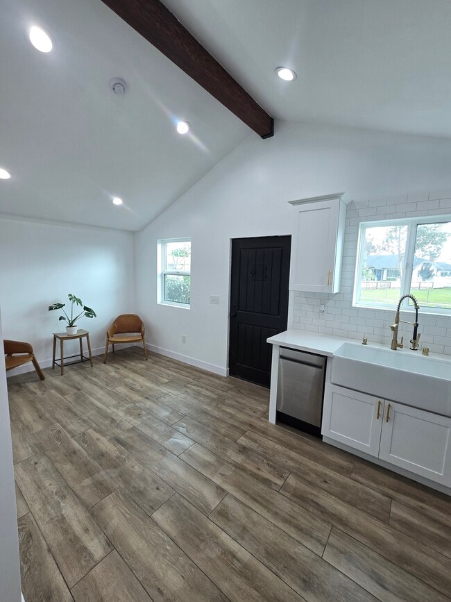 Photo - 9419 True Ave