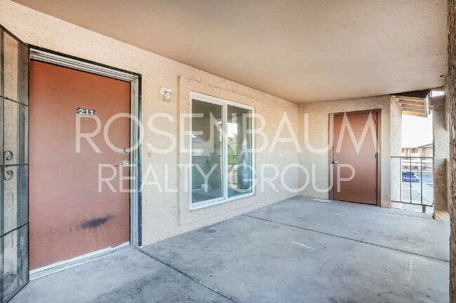 Photo - 465 W Ivyglen St Unidad APT 211