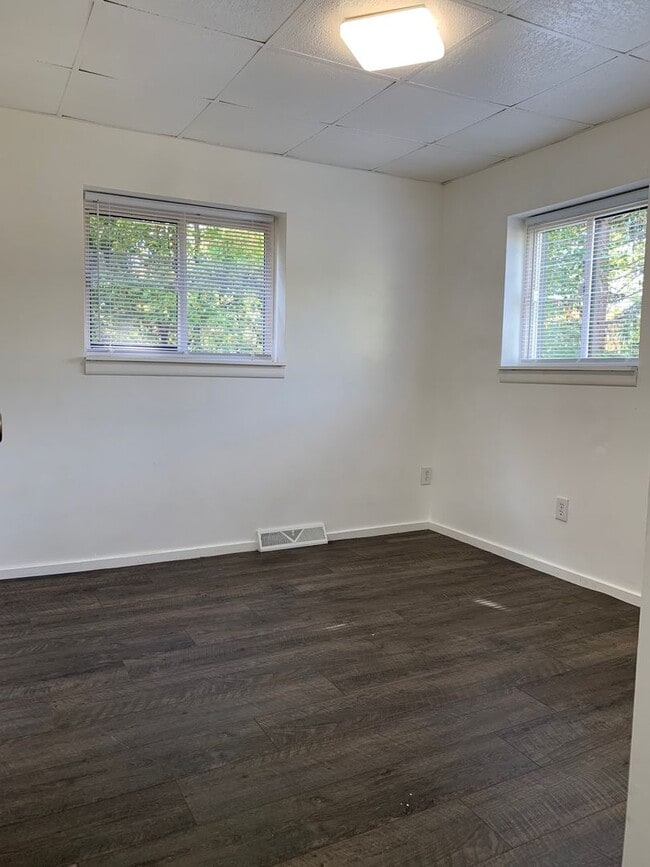 Photo - Oakdale - Brick House Unit 3