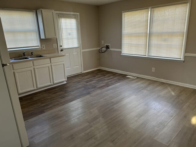 Photo - 3825 Queen Ann Cir