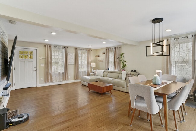 Photo - 253 Porter Ave