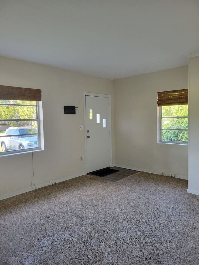 Photo - 493 Lake Howard Dr SW Unit B