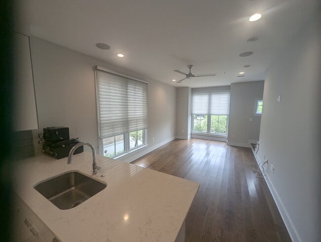 Photo - 3 BD / 3 BA Newer Row Home for Lease in Ha... Unit B