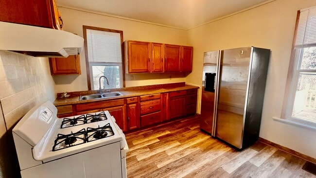 Photo - Ginormous 6 Bed Single family home with all Appliances Near Lake Michigan!