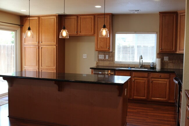 Photo - 425 Bluefield Ave