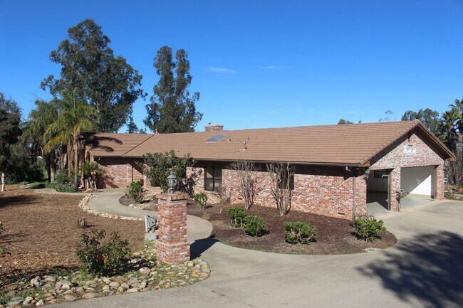 18655 Oak Ridge Ln