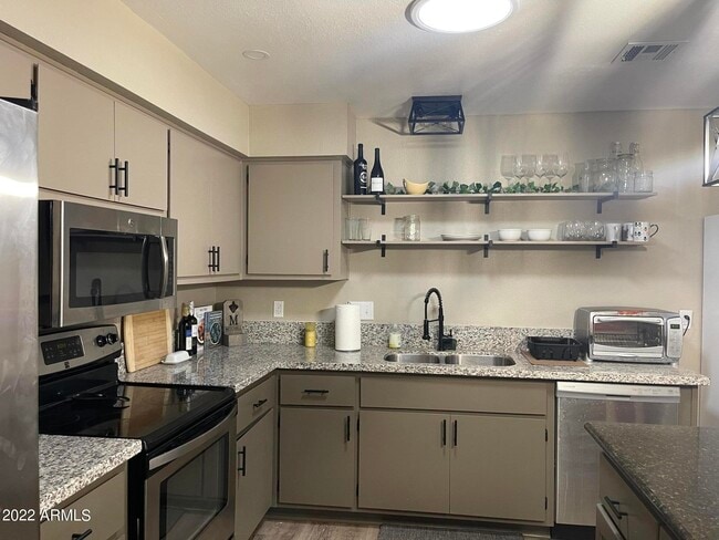 Photo - 812 N 86th Pl