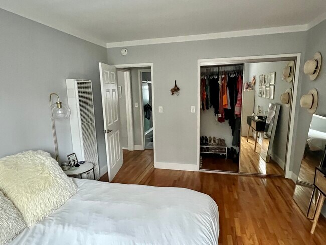16144 W Sunset Blvd