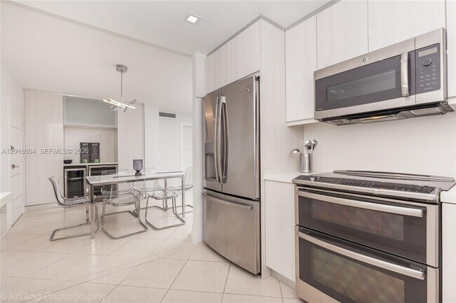 Photo - 5555 Collins Ave Unit 9U