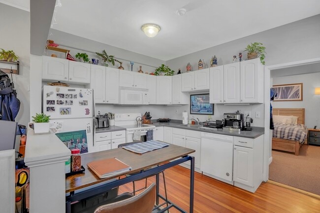 Photo - 344 Harvard St Unit B