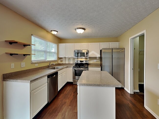 Photo - 512 Longview St