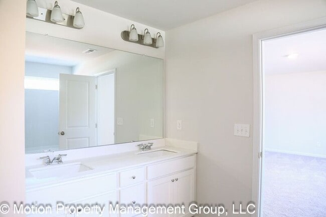 Photo - 19 Springwood Ln