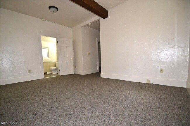 Photo - 450 Allyn St