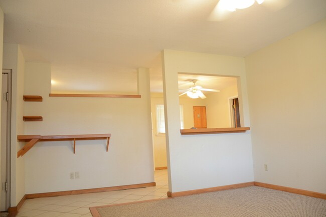 Building Photo - 2035 Tecumseh Rd Unit 2035