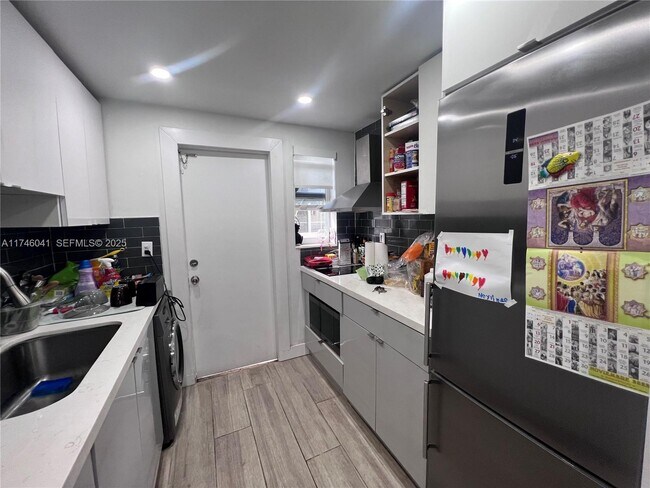 Photo - 944 Meridian Ave Unit 5