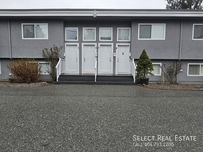 Building Photo - 33900 Mayfair Ave