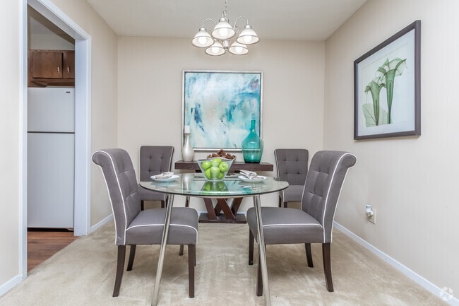 1HAB, 1BA - 1005sf - Solárium - Reserve at Twin Oaks