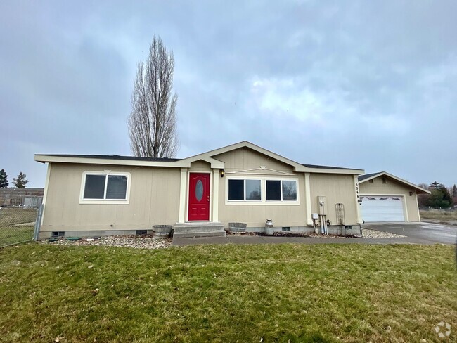 Building Photo - 3 Bedroom, 2 Bath Rental
