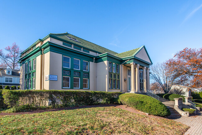 Front view of the building - 21 Springfield Ave Apartment Unit 1