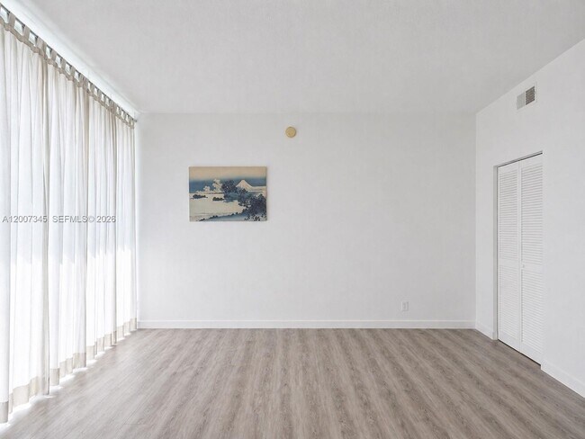 Photo - 6580 Indian Creek Dr Unit 511