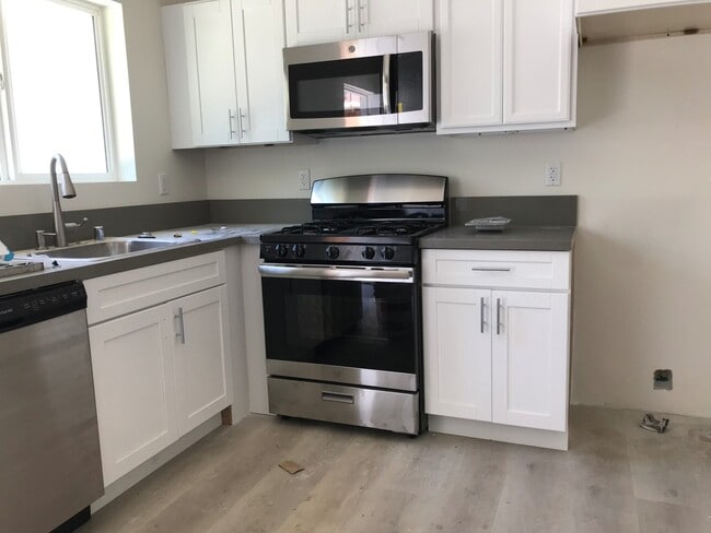 Photo - 18558-18558 Hart St Unit 18558