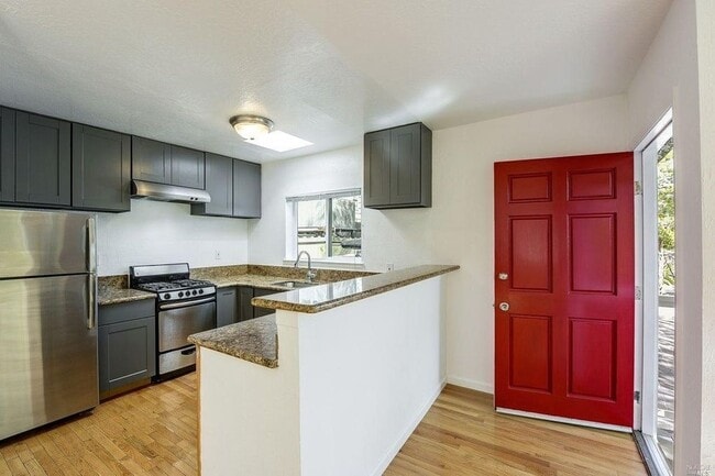 1385 Sir Francis Drake Blvd