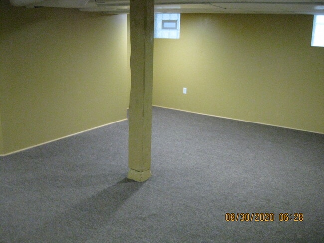 Building Photo - 1248 S 50th St Unit Lower