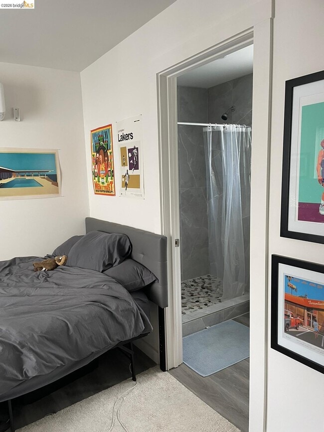 Photo - 2624 Regent St