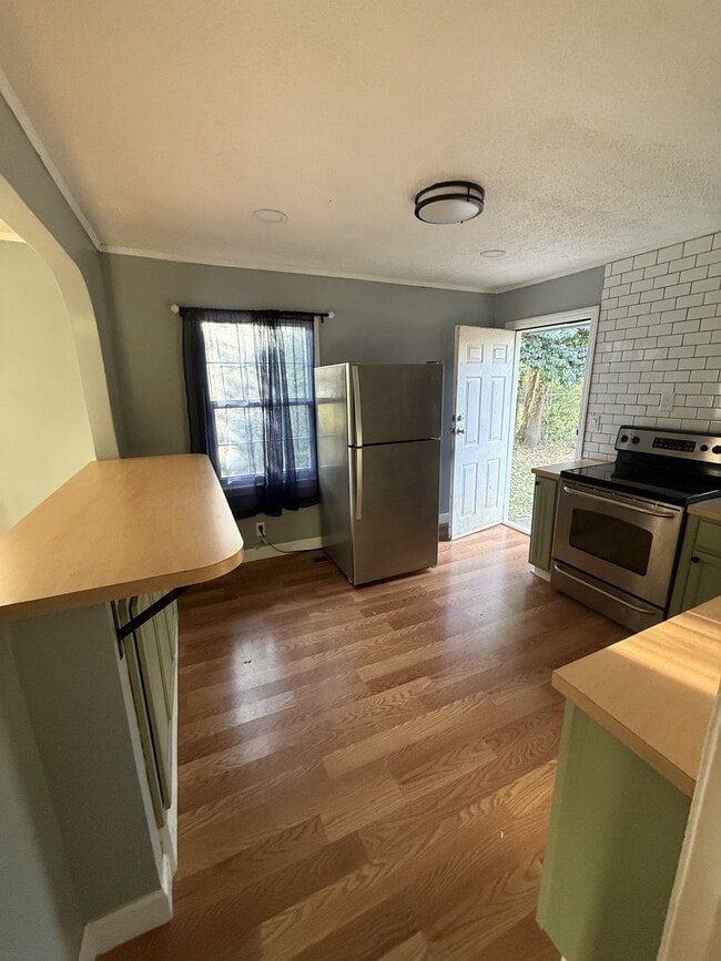 Photo - 215 Peachtree Cir