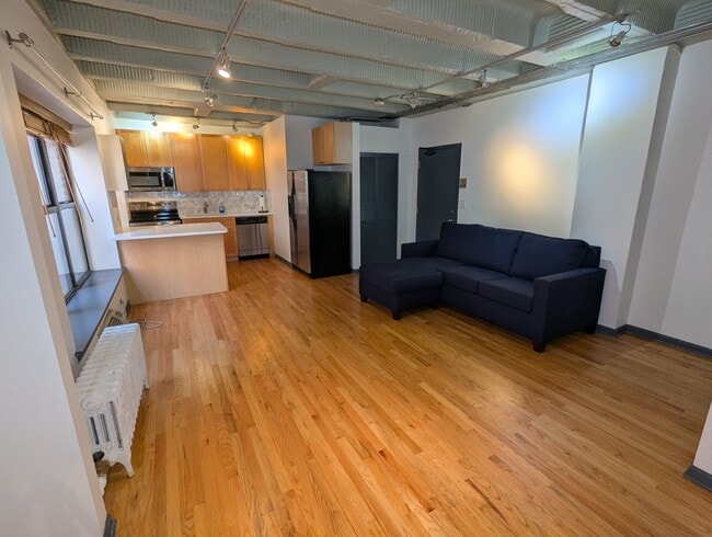 Building Photo - 5646 N Kenmore Ave Unit 4E Rental